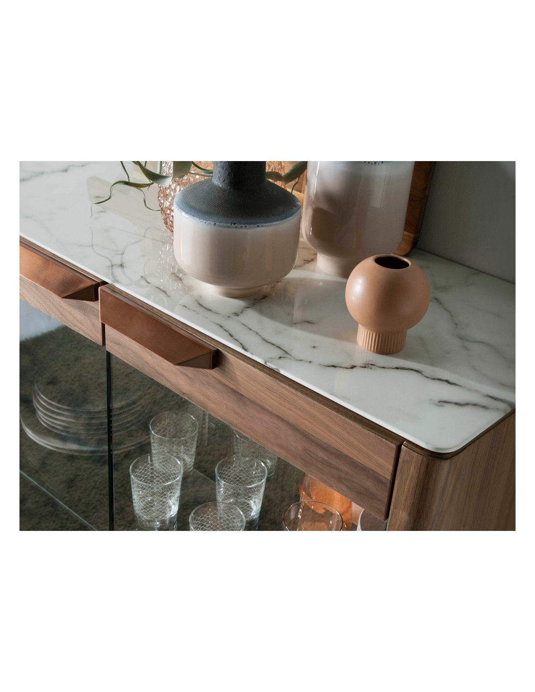 Aparador alto nogal con tapa de cristal...