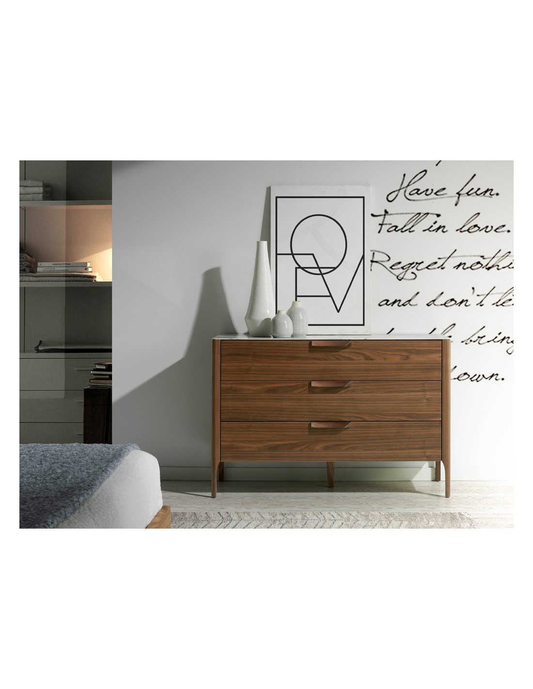 Cómoda nogal con tapa de cristal imitación mármol