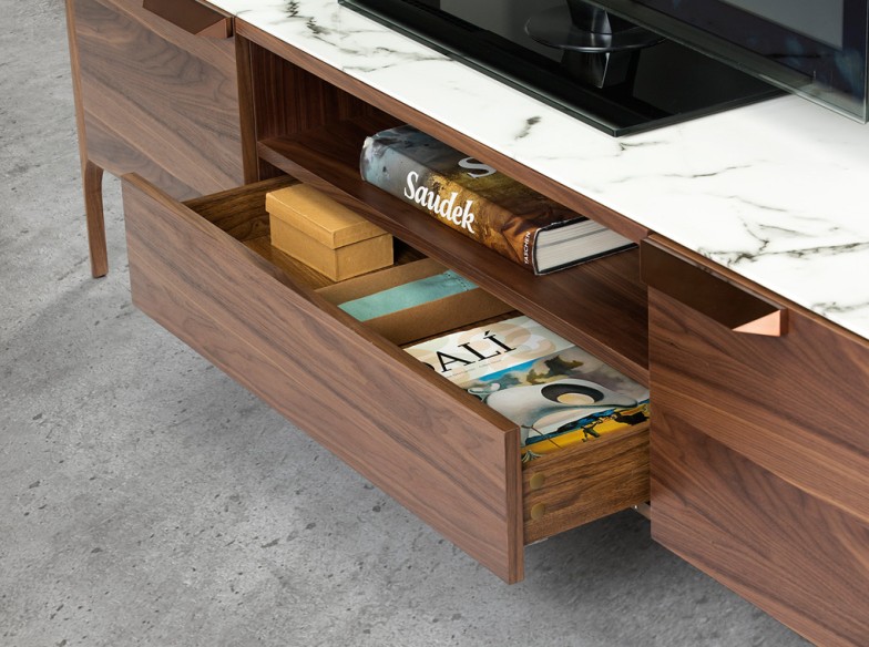 Mueble TV nogal con tapa de cristal imitación mármol