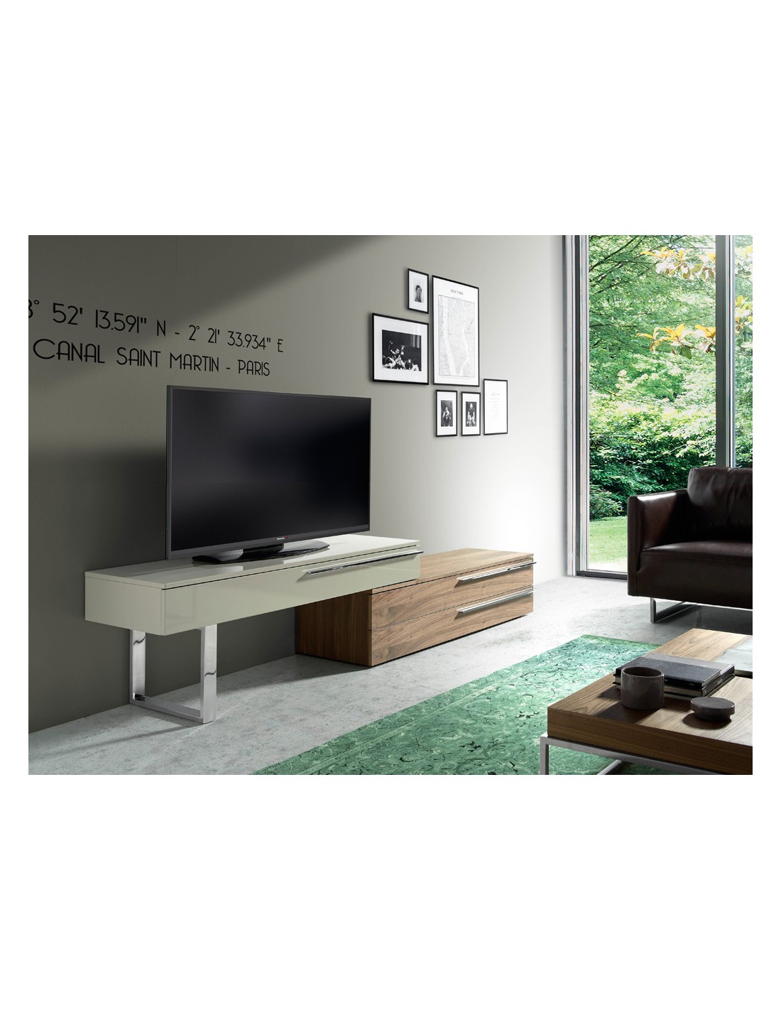 Mueble TV madera beige, nogal y acero cromado