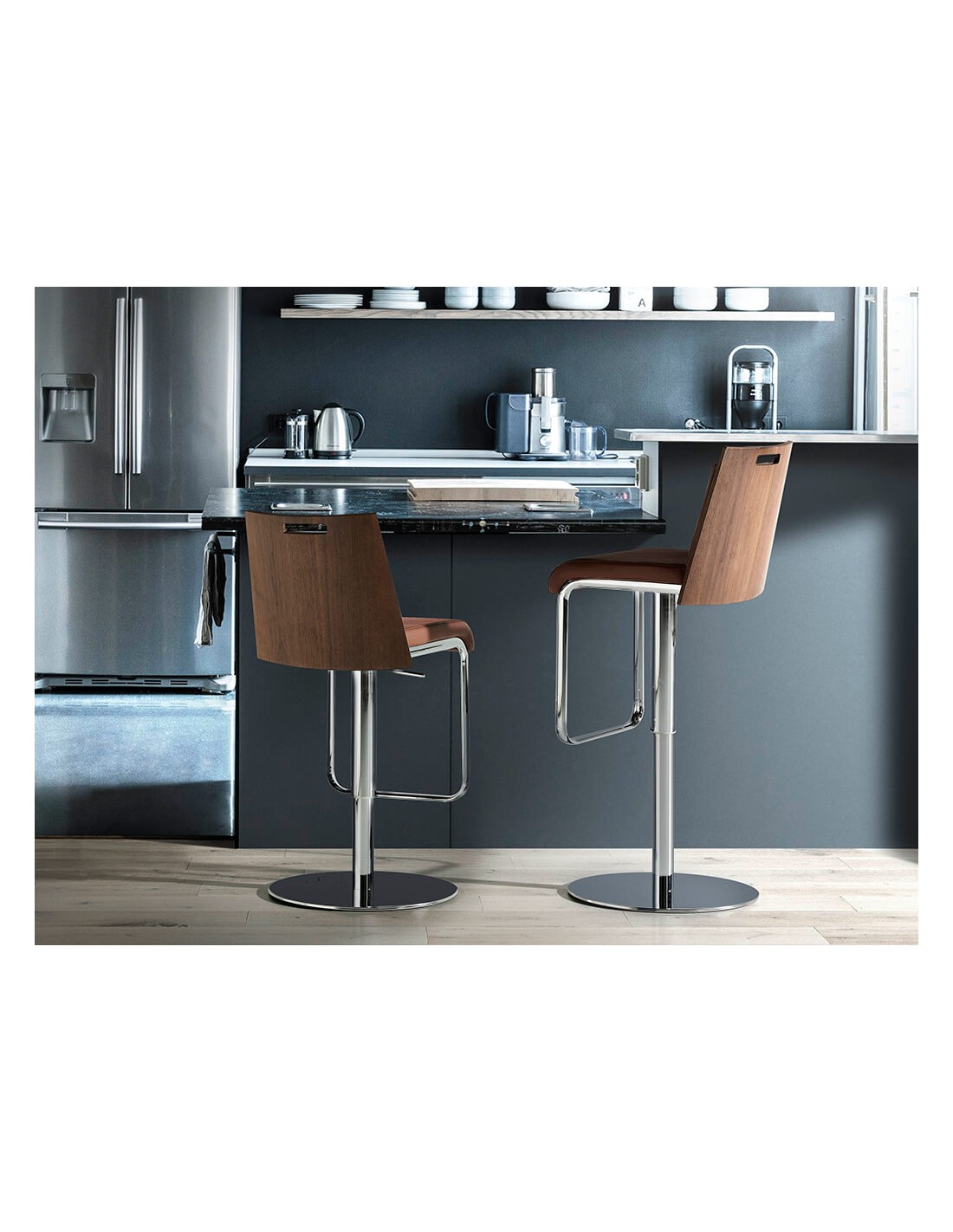 Taburete giratorio polipiel marrón y nogal