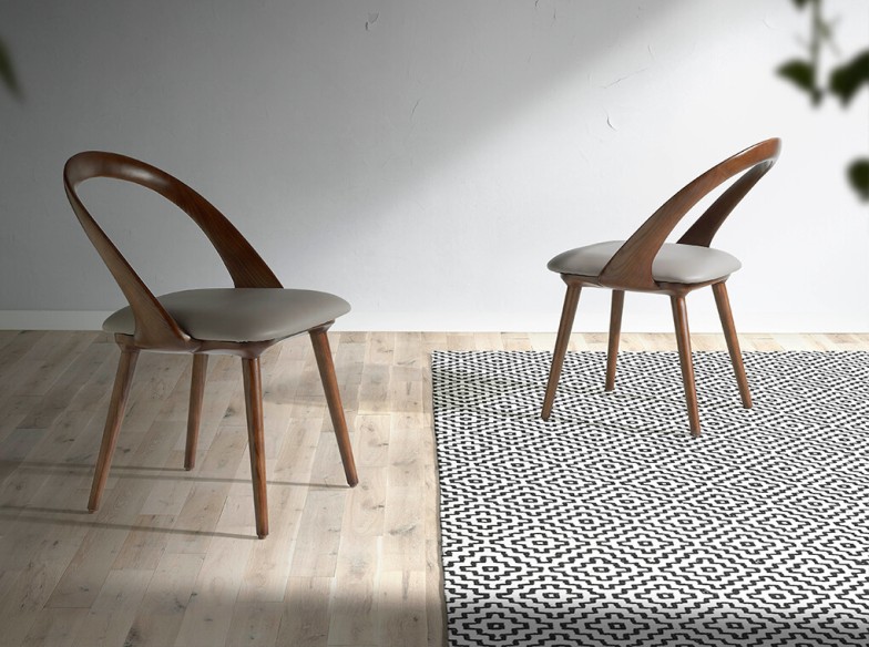 Silla nogal y polipiel visón