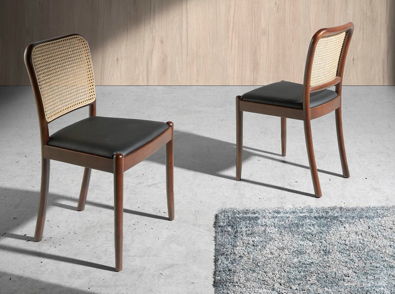 Silla rattan y polipiel negro