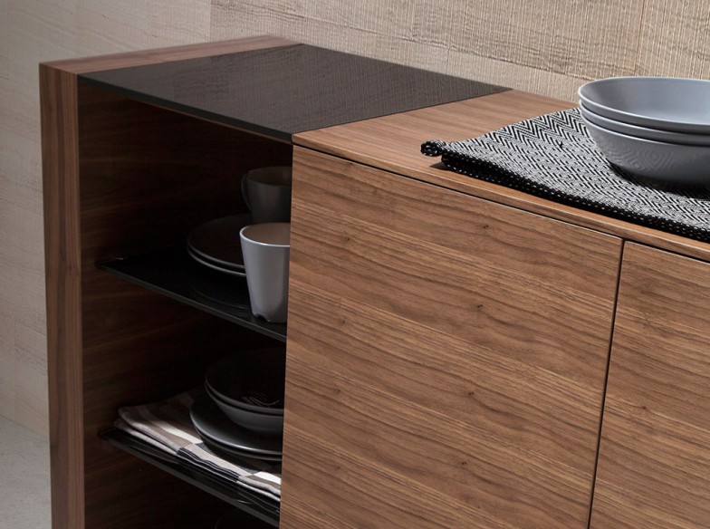 Aparador nogal, acero pulido y tapa de cristal negro