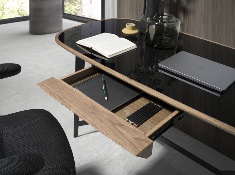 Escritorio nogal y acero negro con tapa de cristal negro