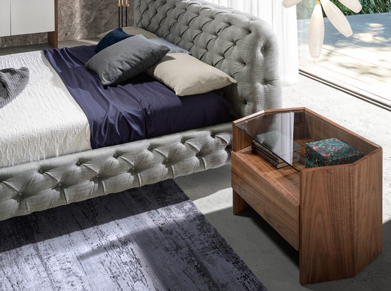 Mesita de noche nogal con tapa de cristal templado