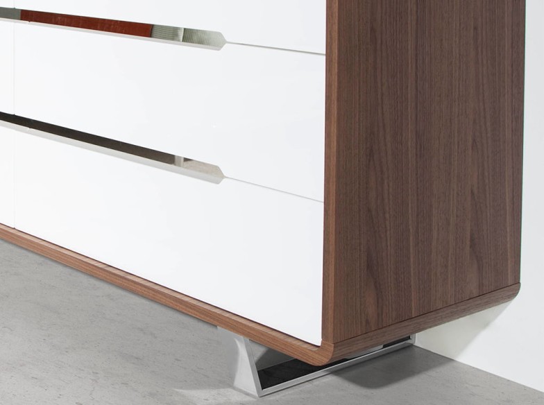Cómoda madera blanco, nogal y acero cromado