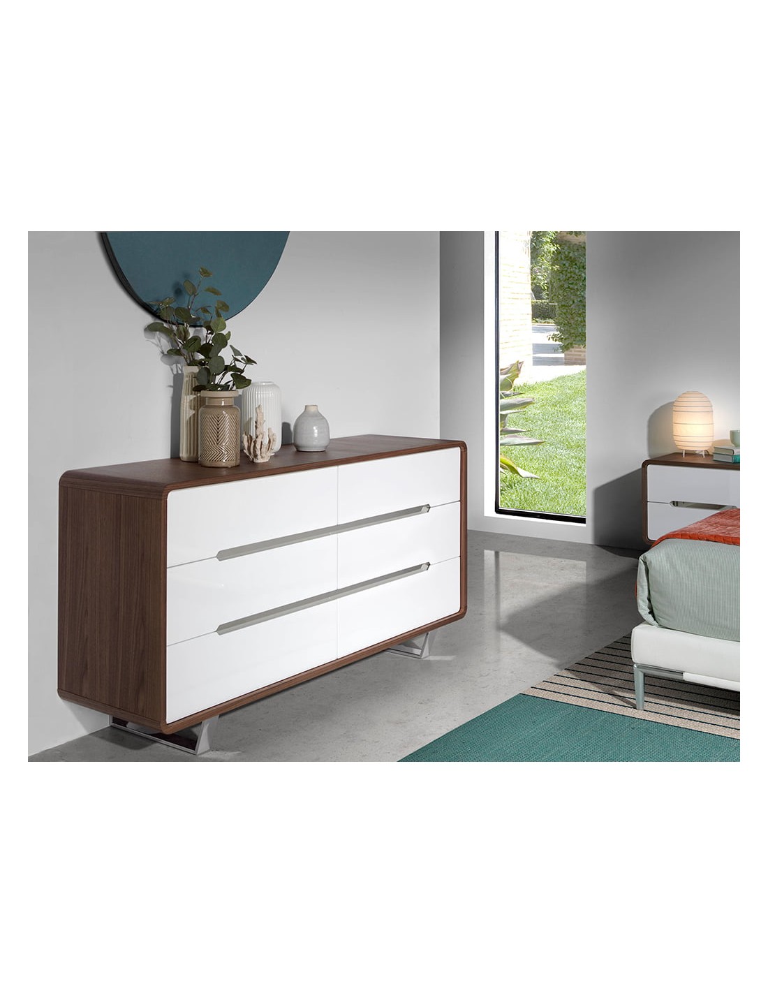 Cómoda madera blanco, nogal y acero cromado