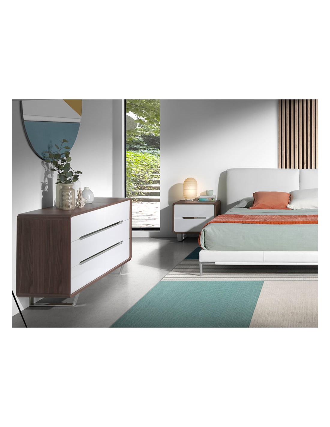 Cómoda madera blanco, nogal y acero cromado