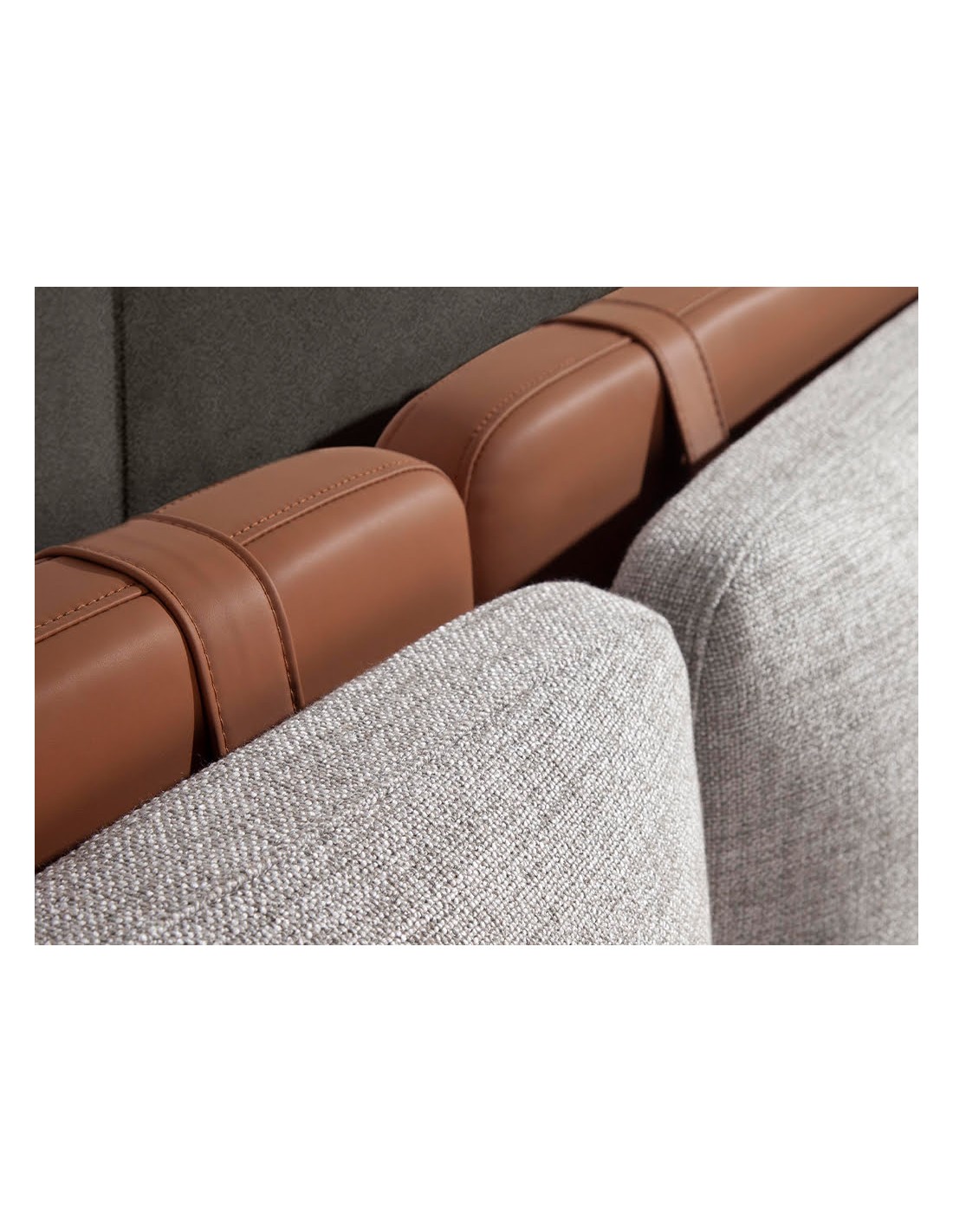 Cama polipiel color marrón y tela color gris