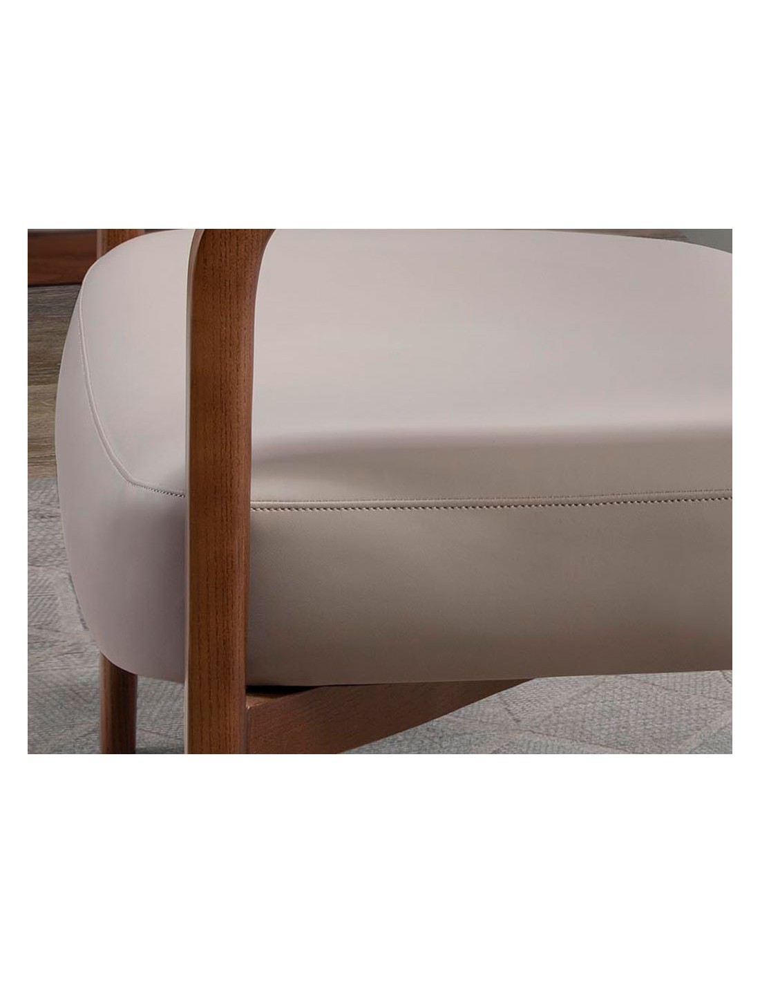 Sillón nogal y polipiel visón