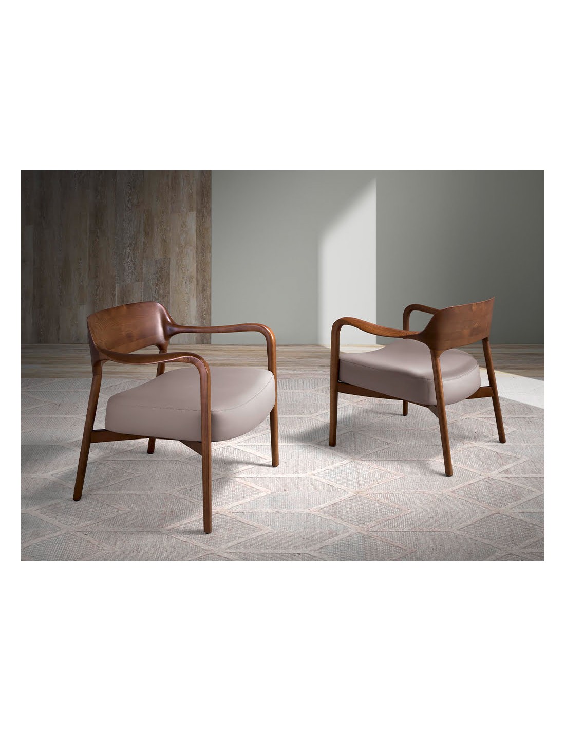 Sillón nogal y polipiel visón