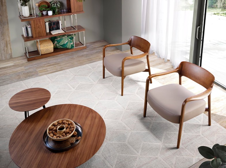 Sillón nogal y polipiel visón