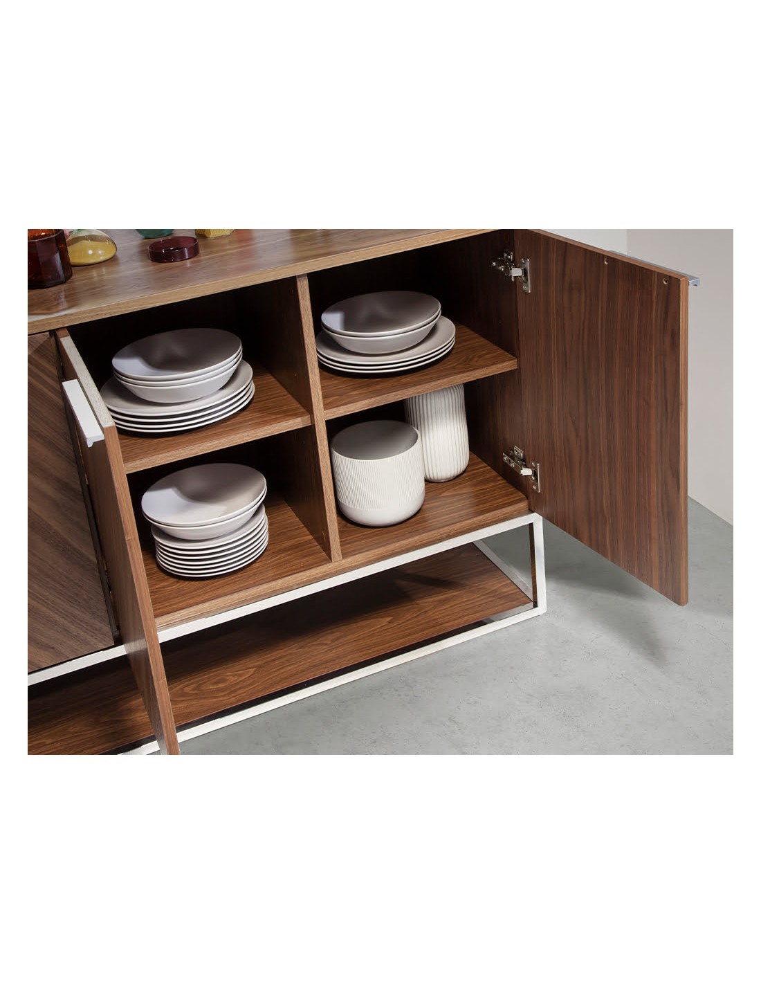 Aparador nogal y acero cromado