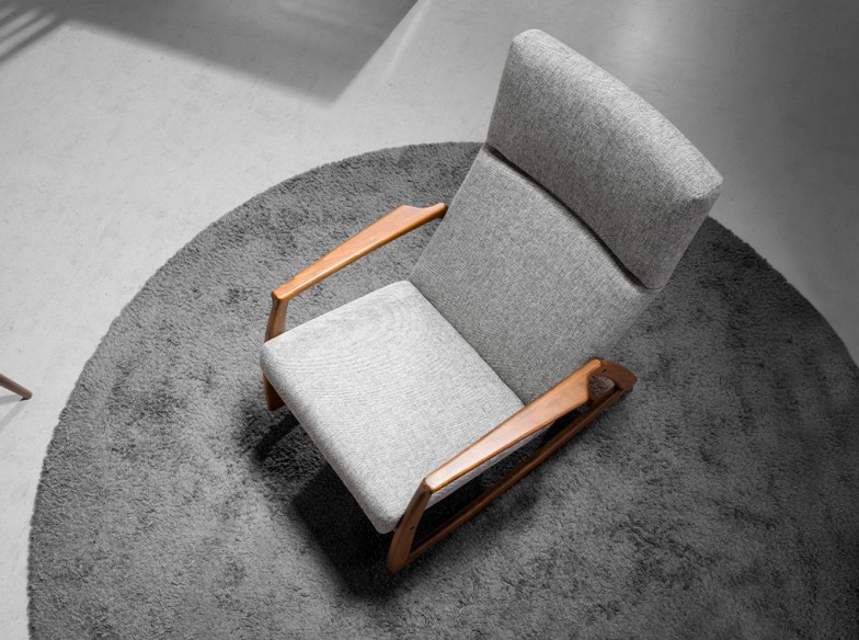 Sillón mecedora tela gris