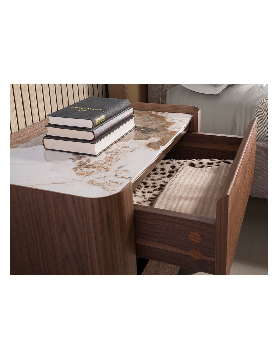 Mesita de noche nogal, acero visón metal y tapa...