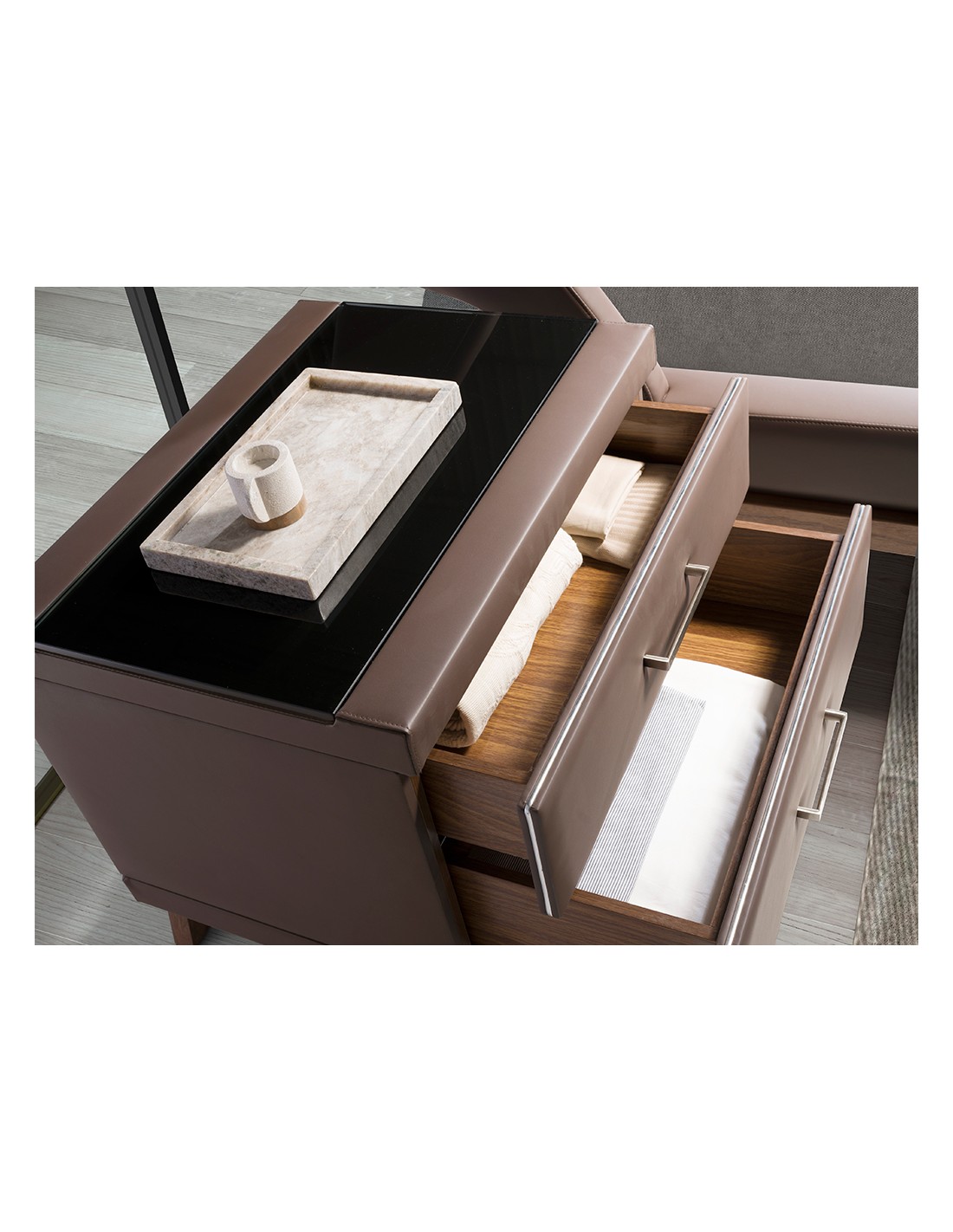 Mesita de noche polipiel y nogal con tapa de...