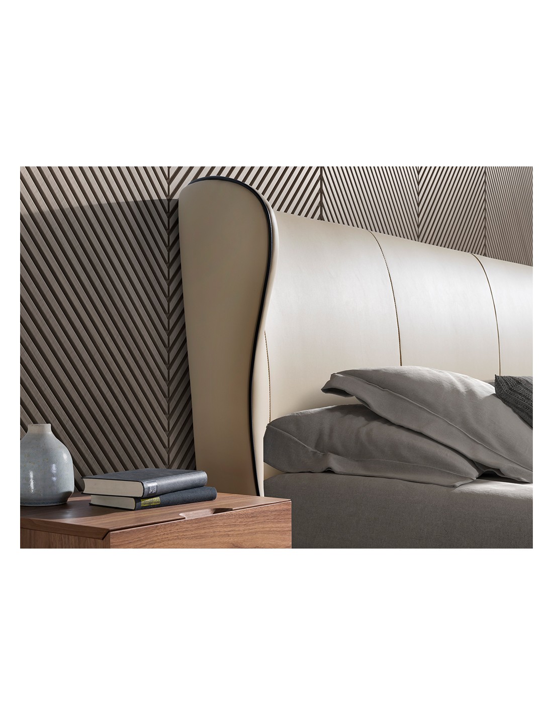 Cama polipiel color crema