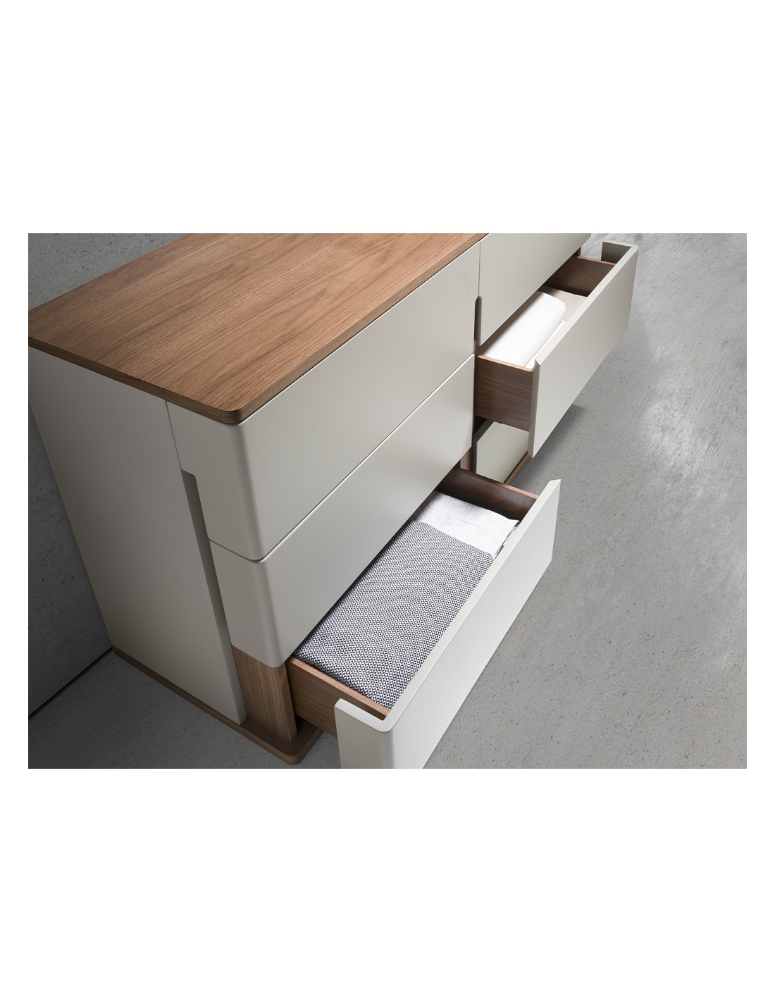 Cómoda madera gris y nogal