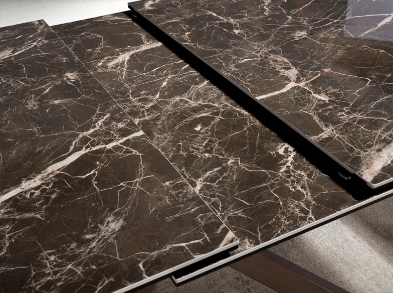 Mesa comedor extensible rectangular mármol porcelánico y acero efecto nogal