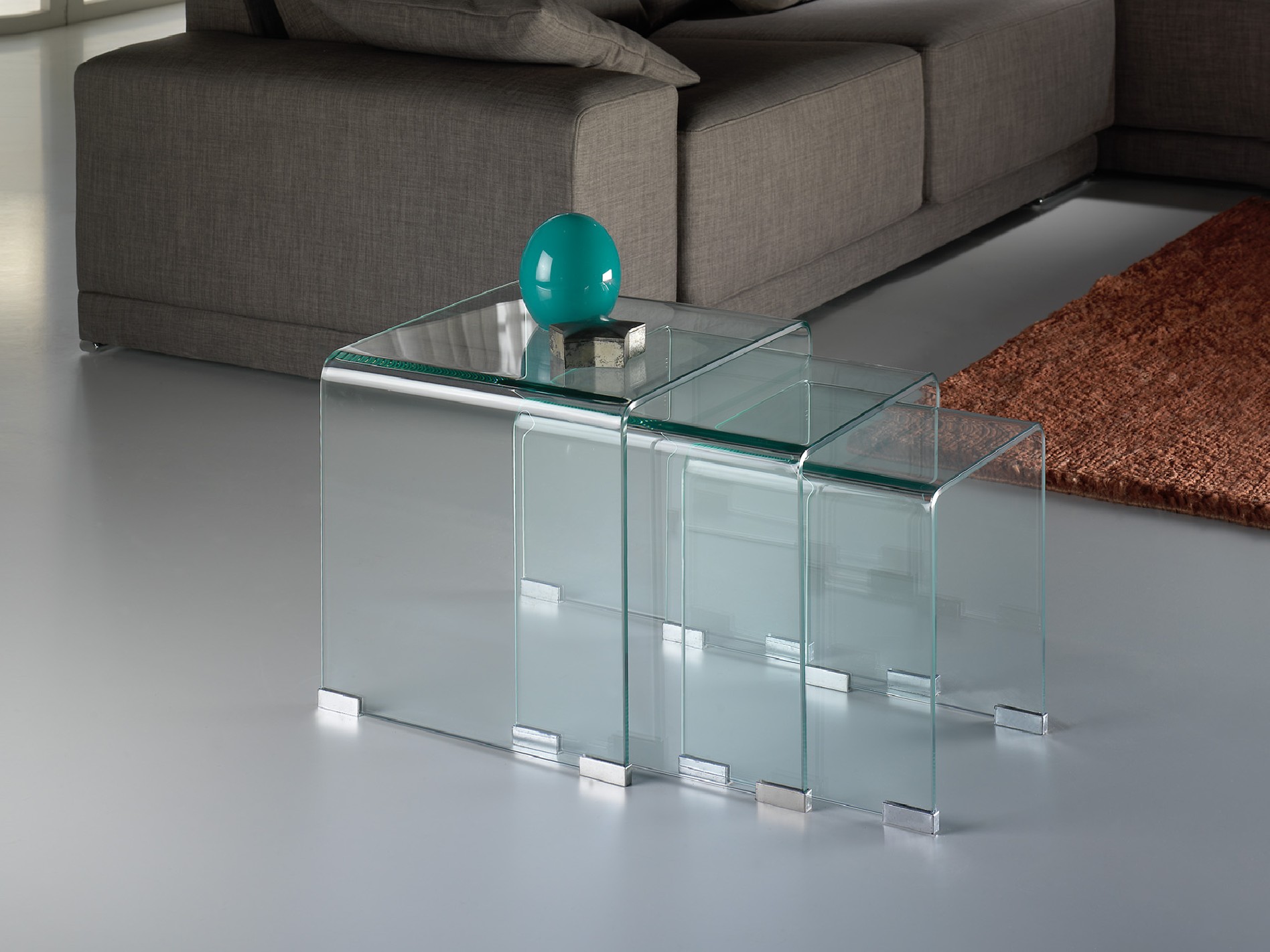 ·GLASS· CLEAR NESTING TABLES