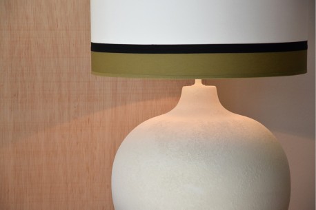 Lámpara mesa bola cerámica blanca AVA con pantalla 2