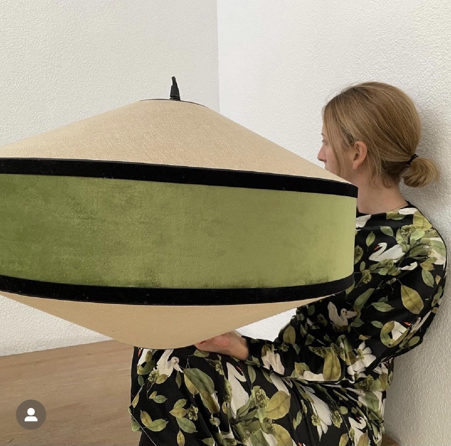 Pantalla ratán y terciopelo verde oliva 242...